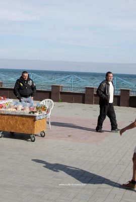 Квадрат Максимилиана Волошина в коктейльном столике (205П)